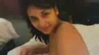 Satu, British Open, diikat ke sebuah meja yang digunakan untuk orgasme film bokek korea